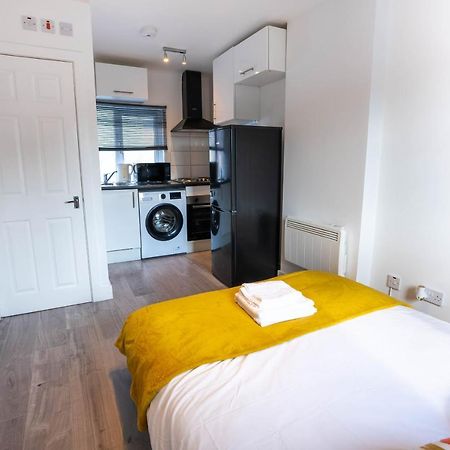 No 01 Small Studio Flat In Aylesbury Town Station Екстериор снимка