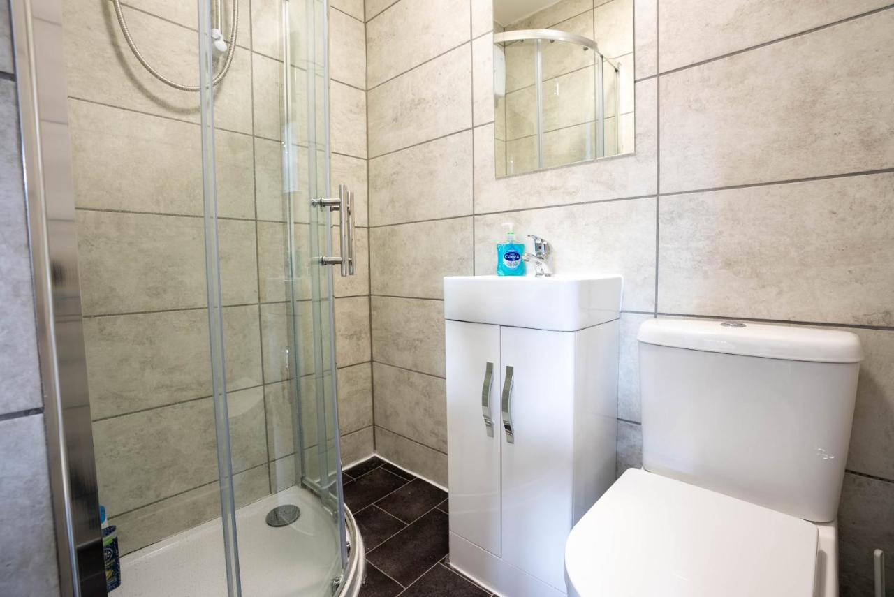 No 01 Small Studio Flat In Aylesbury Town Station Екстериор снимка