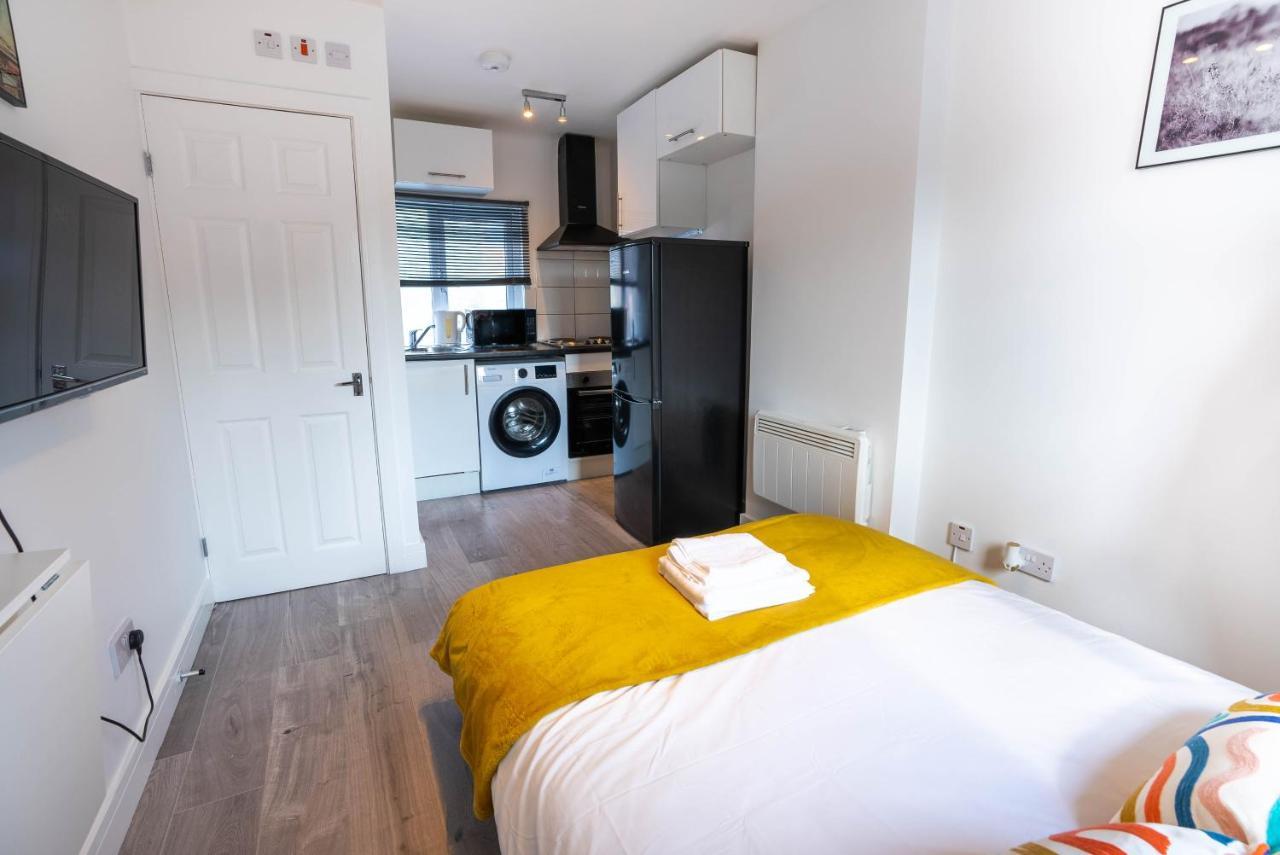 No 01 Small Studio Flat In Aylesbury Town Station Екстериор снимка