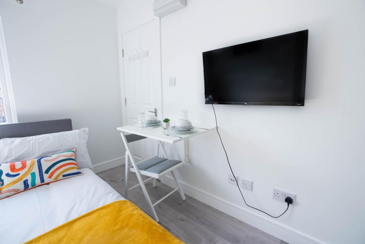 No 01 Small Studio Flat In Aylesbury Town Station Екстериор снимка